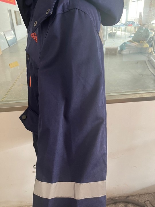 港龙石化羽绒服(图4)