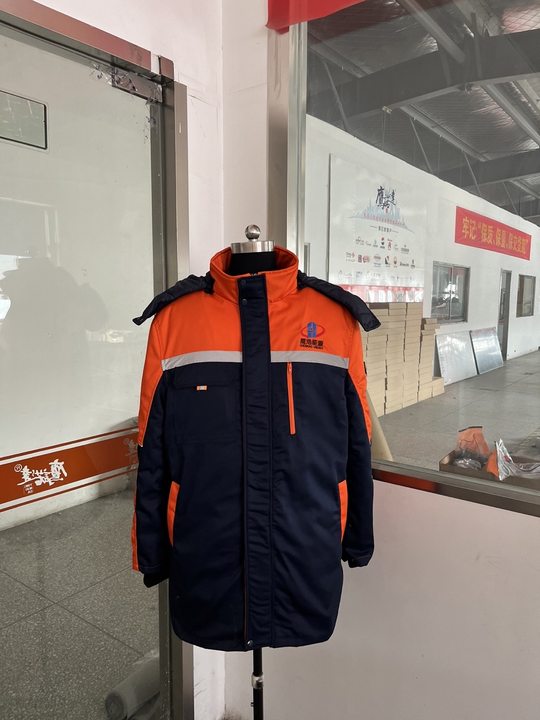 晨浩能源冬季棉服(图1)